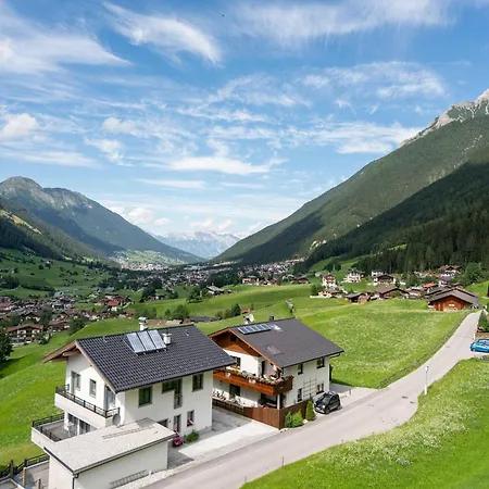 In Stubai With Balcony And Room, Cleaning Included דירה *