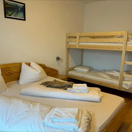 In Stubai With Balcony And Room, Cleaning Included דירה