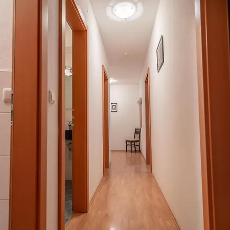 In Stubai With Balcony And Room, Cleaning Included ניוסטיפט אים סטובאיטל