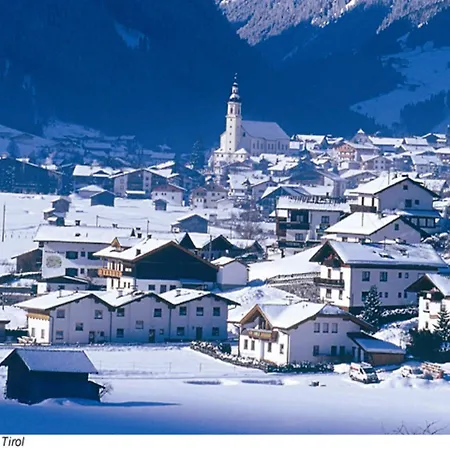 In Stubai With Balcony And Room, Cleaning Included דירה