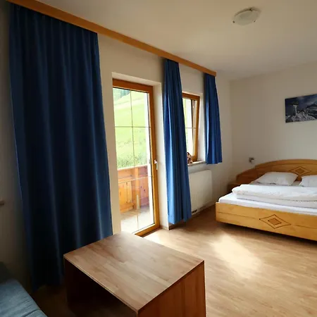 In Stubai With Balcony And Room, Cleaning Included ניוסטיפט אים סטובאיטל