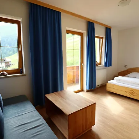 In Stubai With Balcony And Room, Cleaning Included ניוסטיפט אים סטובאיטל