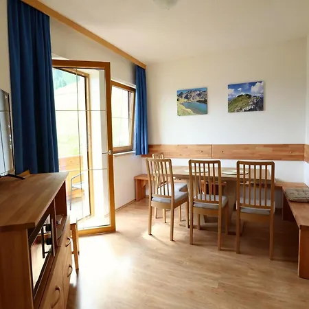 דירה In Stubai With Balcony And Room, Cleaning Included ניוסטיפט אים סטובאיטל